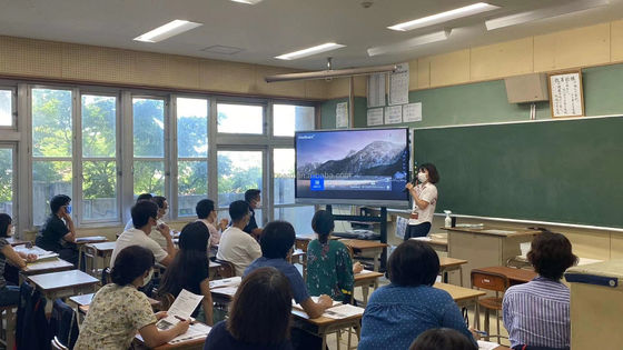 iBoard Factory قابل ضبط 75 اینچی قابل ضبط و قابل به اشتراک گذاشتن صفحه سبز هوشمند - آخرین صفحه سیاه تعاملی برای آموزش مدرن