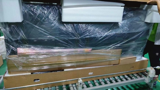 تجربه ی 4K Ultra HD با 75 اینچ پانل مسطح تعاملی ما که وزنش حدود 100 پوند است
