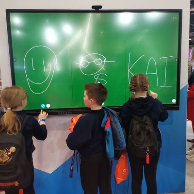 صفحه نمایش لمسی 65 اینچی iBoard Interactive Whiteboard برای کلاس های شرکت